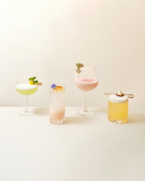 สัมผัสมนต์เสน่ห์แห่งเกาหลี ผ่านประสบการณ์จิบน้ำชายามบ่าย และการเดินทางด้วยบอลลูน ณ ดิโพลแมท บาร์ โรงแรมคอนราด กรุงเทพ