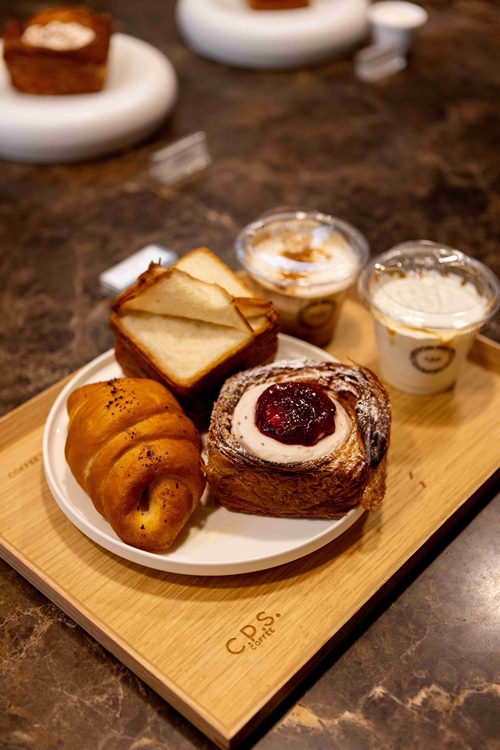 ครั้งแรกในไทย! C.P.S. COFFEE จับมือ THE TRUFFLE BAKERY พร้อมเสิร์ฟเมนูเบเกอรี่สุดไวรัล ส่งตรงจากโซลมาถึงกรุงเทพฯ