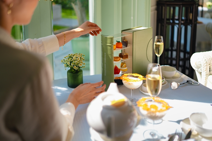 ฤดูร้อนนี้ เชิญสัมผัสความละมุนละไมยามบ่ายด้วยชุดน้ำชายามบ่ายในธีมของว่างฤดูร้อน ณ ดิ ออเธอร์ส เล้าจน์