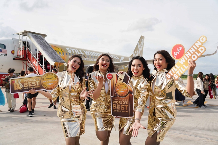 แอร์เอเชียฉลองแชมป์ เปิดตัวเครื่องบินสีทอง Still Winning Still Gold พร้อมออกโปรโมชั่นสุดคุ้ม ราคาเดียวเริ่มต้น 916 บาท