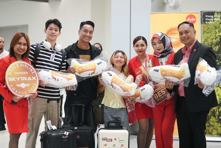 แอร์เอเชียฉลองแชมป์ เปิดตัวเครื่องบินสีทอง Still Winning Still Gold พร้อมออกโปรโมชั่นสุดคุ้ม ราคาเดียวเริ่มต้น 916 บาท