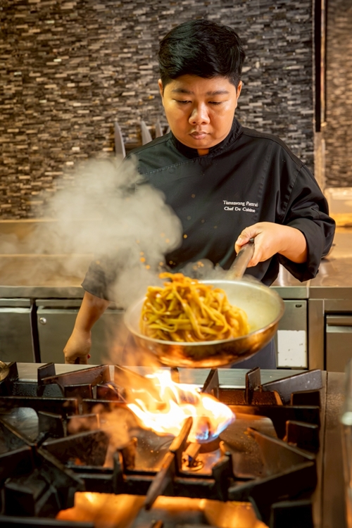 ค่ำคืน INTRO NIGHT สุดพิเศษ กับเชฟเล็ก-น้อย แต่มากประสบการณ์ พร้อมการจับคู่ไวน์ระดับพรีเมียม ณ ห้องอาหารลา ทาโวลา (La Tavola)