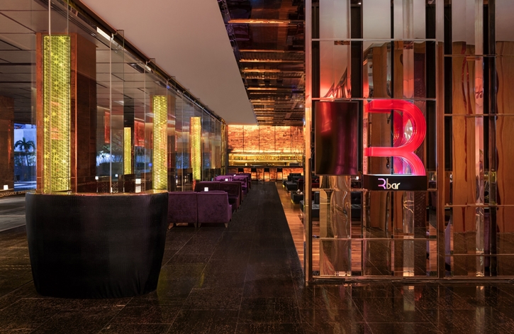 ร่วมสัมผัสค่ำคืนแห่งสีสันและเสน่ห์ของจังหวะละตินใจกลางกรุงเทพฯ DJ Henry Knowles ณ อาร์บาร์ (R Bar) โรงแรมเรเนซองส์ กรุงเทพฯ ราชประสงค์