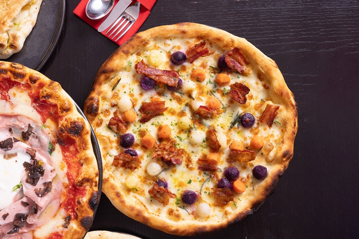 โวลติ ทัสคาน กริลล์ แอนด์ บาร์ โรงแรมแชงกรี-ลา กรุงเทพฯ นำเสนอพิซซ่าพรีเมียมสไตล์อิตาเลียนแท้ที่ใช้วัตถุดิบนำเข้า ที่ โวลติ พิซซ่าเรีย