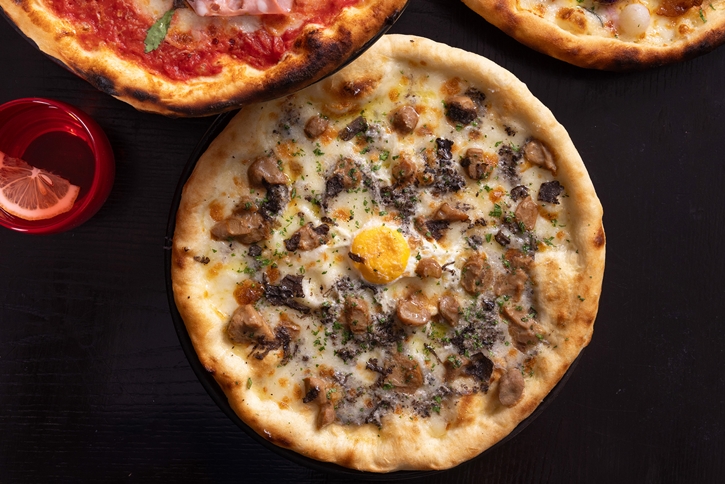 โวลติ ทัสคาน กริลล์ แอนด์ บาร์ โรงแรมแชงกรี-ลา กรุงเทพฯ นำเสนอพิซซ่าพรีเมียมสไตล์อิตาเลียนแท้ที่ใช้วัตถุดิบนำเข้า ที่ โวลติ พิซซ่าเรีย