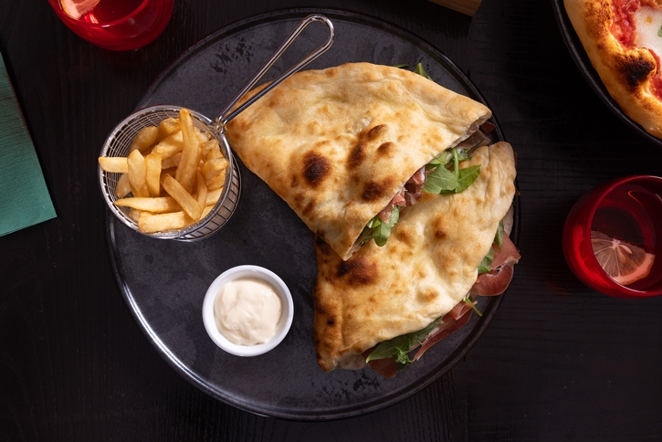 โวลติ ทัสคาน กริลล์ แอนด์ บาร์ โรงแรมแชงกรี-ลา กรุงเทพฯ นำเสนอพิซซ่าพรีเมียมสไตล์อิตาเลียนแท้ที่ใช้วัตถุดิบนำเข้า ที่ โวลติ พิซซ่าเรีย