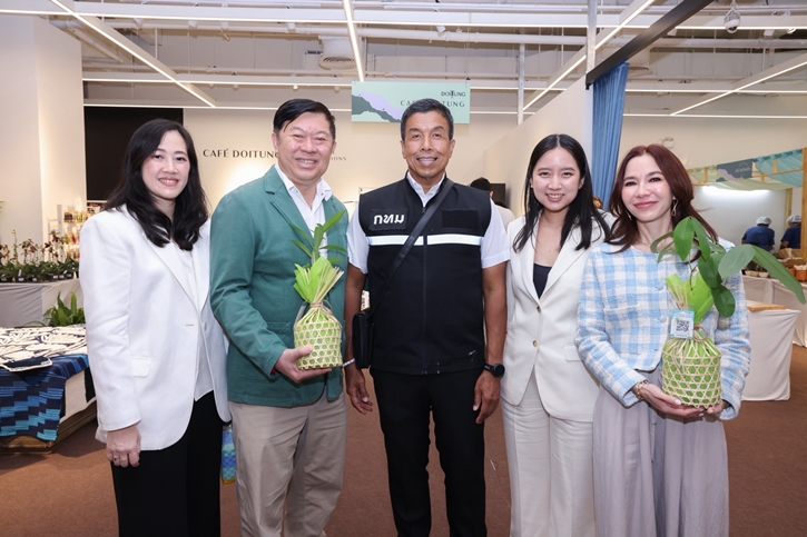 ห้างเซ็นทรัลและห้างโรบินสัน ในเครือเซ็นทรัล รีเทล ต้อนรับวันสิ่งแวดล้อมโลก ผนึกกำลังพันธมิตรหัวใจสีเขียว เปิดตัวแคมเปญ “CENTRAL / ROBINSON LOVE THE EARTH 2025”