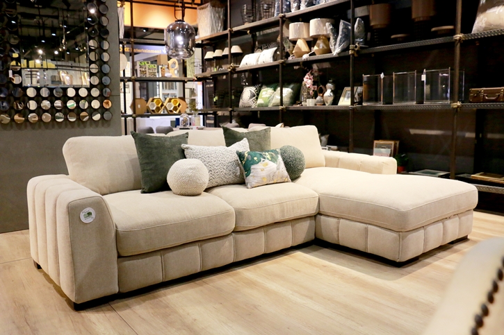 เปลี่ยนโซฟาเก่า ให้เป็นเรื่องราวใหม่... คืนคุณค่า สร้างความยั่งยืนไปกับ SB Design Square