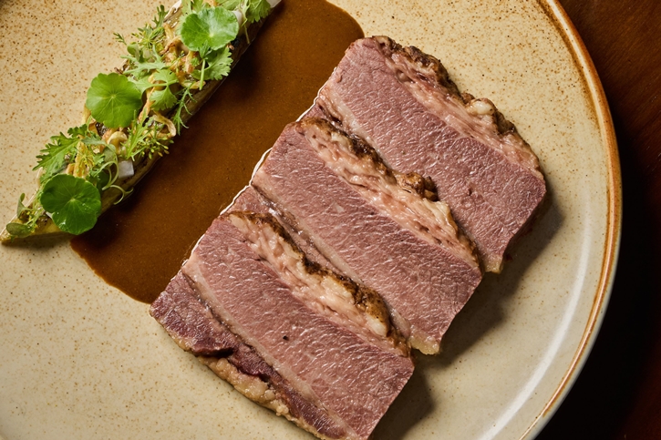 ลิ้มลองรสชาติแห่งฤดูฝน ผ่านเมนูพิเศษหอมสดชื่นที่ ฤดูกาล (Le Du Kaan)