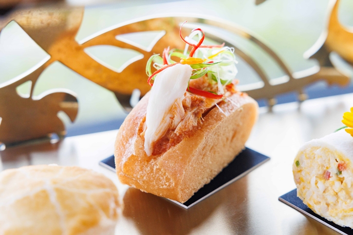 เพลิดเพลินไปกับชุดน้ำชายามบ่ายเลิศรสที่ได้รับแรงบันดาลใจจากสิงคโปร์ ณ ล็อบบี้ เลาจน์ โรงแรมแชงกรี-ลา กรุงเทพฯ