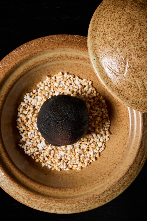 8 เมนูพิเศษจากสุดยอดวัตถุดิบ เห็ดทรัฟเฟิลดำฤดูหนาวส่งตรงจากออสเตรเลีย ที่ โนบุ แบงค๊อก