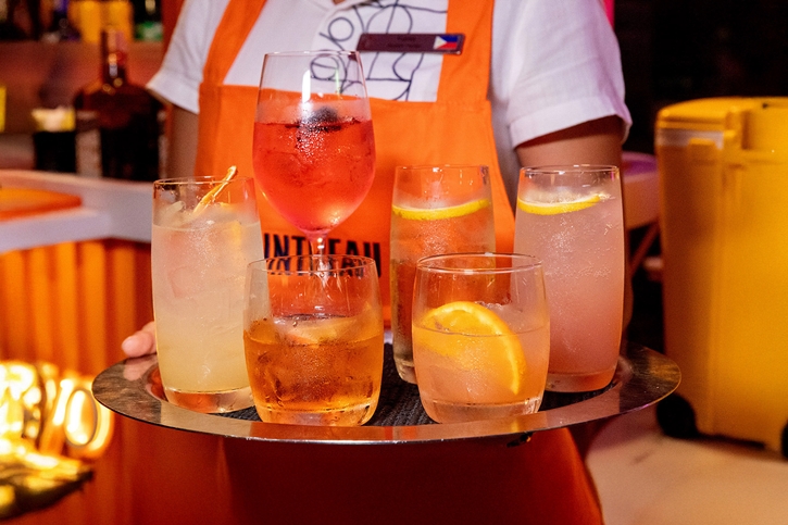 คืนวันพุธไม่ธรรมดา! ดื่ม กิน เมาท์ เพลิน กับ Midweek Social Club