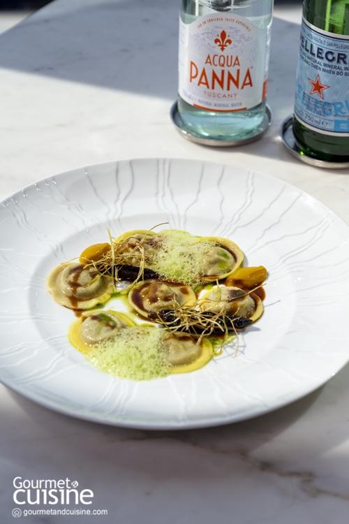 ร้านอาหาร Viu (วูวร์) บนชั้น 12 ของโรงแรมระดับ 5 ดาว อย่างเดอะ เซนต์ รีจิส กรุงเทพฯ (The St. Regis Bangkok) จัดว่าขึ้นชื่อเรื่องอาหารเมดิเตอร์เรเนียนรสเลิศ