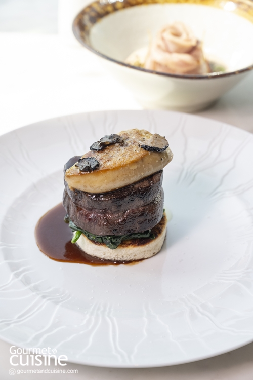 ร้านอาหาร Viu (วูวร์) บนชั้น 12 ของโรงแรมระดับ 5 ดาว อย่างเดอะ เซนต์ รีจิส กรุงเทพฯ (The St. Regis Bangkok) จัดว่าขึ้นชื่อเรื่องอาหารเมดิเตอร์เรเนียนรสเลิศ