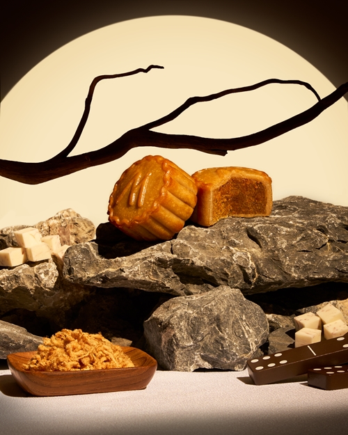 คิมป์ตัน มาลัย กรุงเทพฯ เปิดตัวกล่องขนมไหว้พระจันทร์ “โดมิโน” ที่บอกเล่าความเปลี่ยนแปลงผ่านศิลปะ