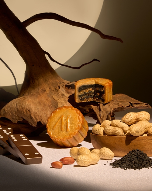 คิมป์ตัน มาลัย กรุงเทพฯ เปิดตัวกล่องขนมไหว้พระจันทร์ “โดมิโน” ที่บอกเล่าความเปลี่ยนแปลงผ่านศิลปะ