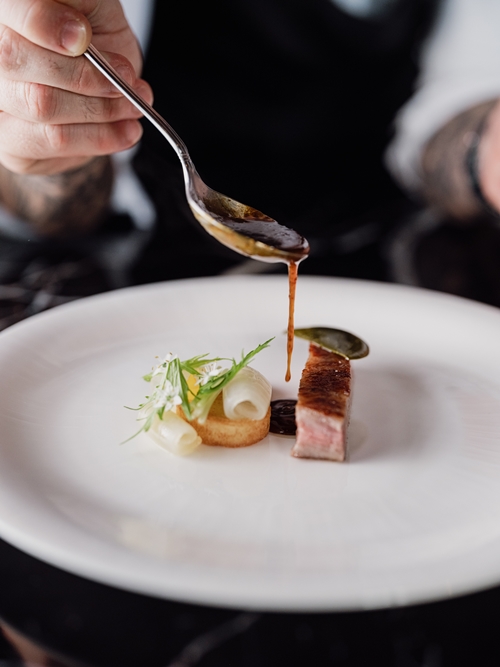 เติมเต็มความสดชื่นและชีวิตชีวาแห่งฤดูร้อนด้วยเมนูใหม่ล่าสุด “Summer Guestronomic Dining Journey” ณ ห้องอาหารเอเลเมนท์ อินสไปร์ บาย เซล เบลอ