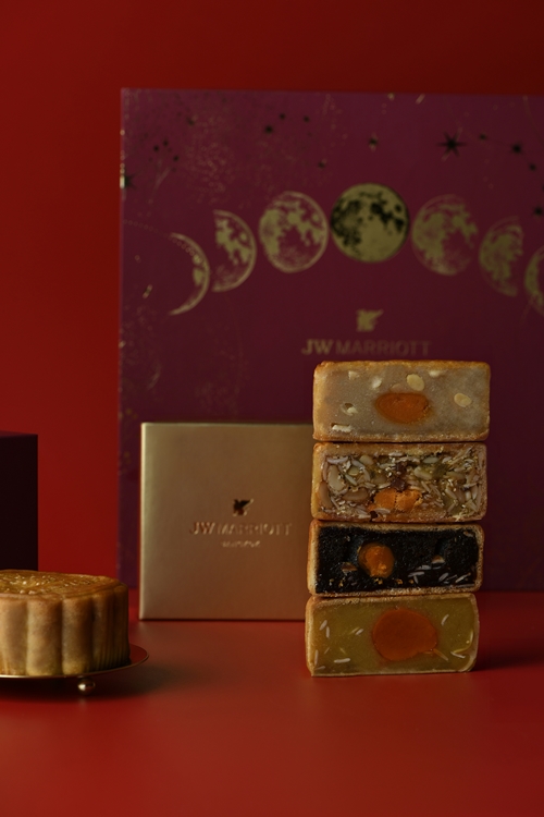 รับความเป็นสิริมงคลช่วงเทศกาลผ่านขนมไหว้พระจันทร์ที่สอดไส้เรื่องราวการเริ่มต้นใหม่  จากห้องอาหารจีนมาน โฮ โรงแรมเจดับบลิว แมริออท กรุงเทพฯ