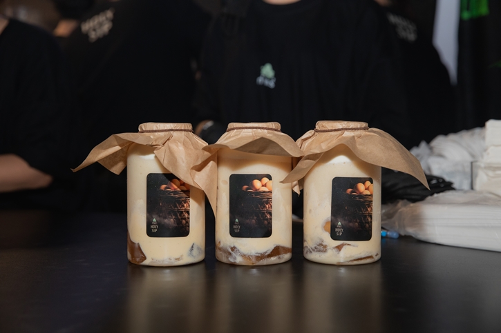 ดื่มด่ำประสบการณ์แปลกใหม่กับ “NOSE TEA” ที่รังสรรค์เมนู “ชาจิบศรัทธา” แรงบันดาลใจจากกลิ่นอายลึกลับ และพลังความศรัทธาจากภาพยนตร์เรื่อง “ท่าแร่”