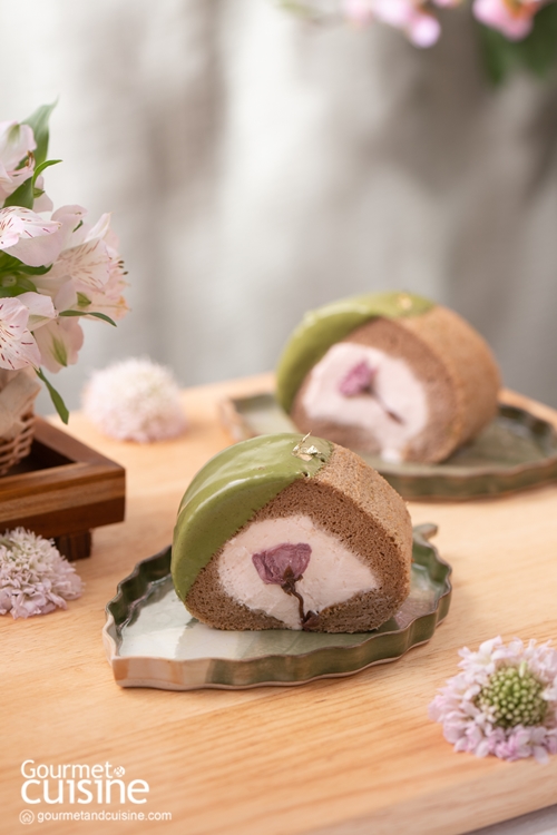 โรลเค้กโฮจิฉะครีมซากุระ Hojicha Sakura Cream Roll Cake
