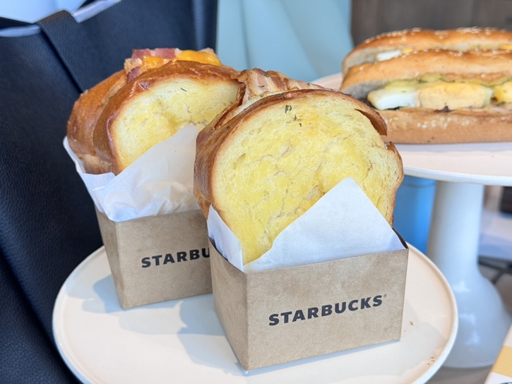 เริ่มวันนี้! สตาร์บัคส์เปิดตัวเมนูใหม่คอนเซ็ปต์ขนมหวานกับ “ชูโรและวาราบิโมจิ”  พร้อมอิ่มอร่อยไปกับเมนูขนมนานาชนิด