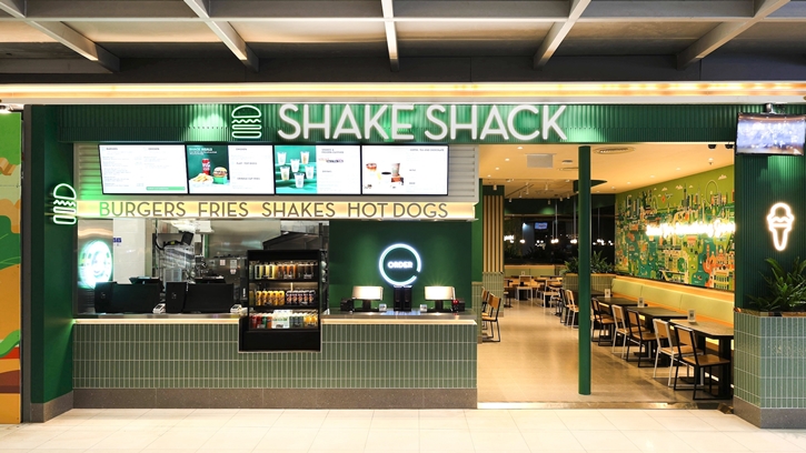 SHAKE SHACK ประเทศไทย เปิดตัวเมนูอาหารเช้าพิเศษเฉพาะที่สาขาสนามบินสุวรรณภูมิ สาขาใหม่ล่าสุด และนำเมนูบาร์บีคิว แช็คไมน์สเตอร์ สุดฮิตกลับมาอีกครั้ง  พร้อมเครื่องดื่มรสชาติใหม่