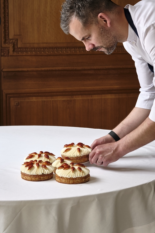 Le Bristol Paris เปิดตัวขนมหวานคอลเลกชันใหม่ ฝีมือเชฟ Maxence Barbot เพสทรีเชฟแถวหน้าของฝรั่งเศส