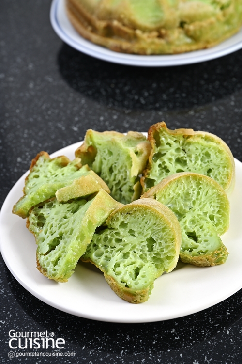 เค้กรังผึ้ง (Honeycomb Cake) ขนมสตรีทฟู้ดยอดฮิตจากเวียดนาม