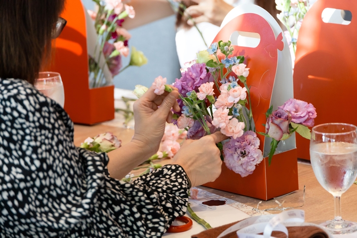 ฉลองวันแม่ปีนี้ ด้วยกิจกรรม Blossoms & Hugs: Mother’s Day Flower Workshop  เวิร์กช็อปจัดกระเช้าดอกไม้แสนอบอุ่น ณ เมโทร เลาจน์ โรงแรมอวานี รัชดา กรุงเทพฯ