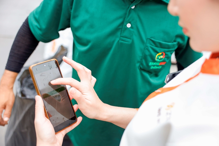 ไทยน้ำทิพย์ โคคา-โคล่า ผนึก เซ็น กรุ๊ป ร่วมมือ เวสท์บาย เดลิเวอรี่ ขับเคลื่อนความยั่งยืน เดินหน้าจัดการบรรจุภัณฑ์ใช้แล้วกลับเข้าระบบรีไซเคิล นำร่องกว่า 80 ร้านอาหารเครือ เซ็น กรุ๊ป