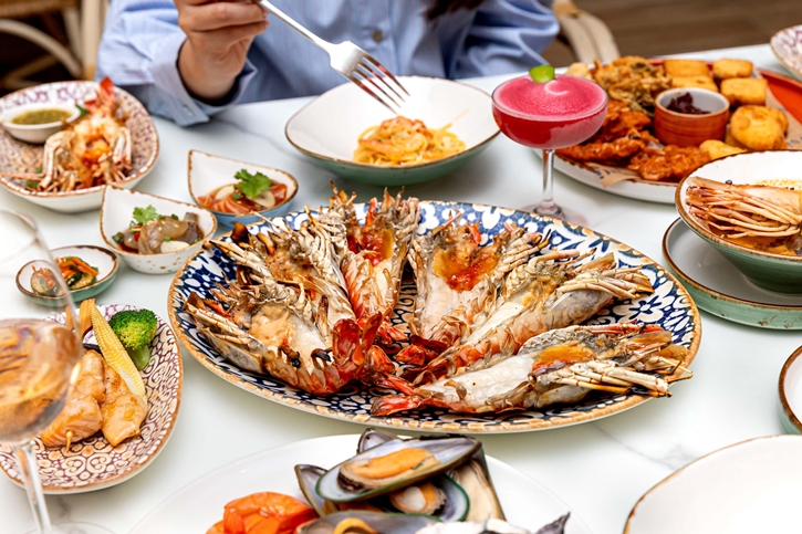 รวมพลความสดจากท้องทะเล ในค่ำคืนสีชมพูกับเมนูสดใหม่  ณ ห้องอาหารเวนติซี โรงแรมเซ็นทาราแกรนด์ฯ เซ็นทรัลเวิลด์