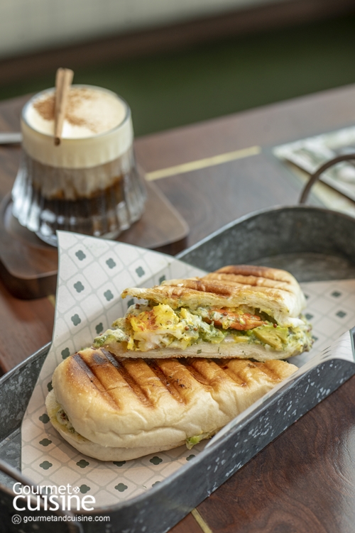 บั๋นหมี่พานินี่กุ้งย่างอะโวคาโด