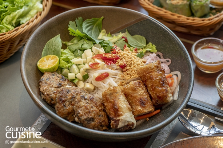 ยำขนมจีนหมูย่าง