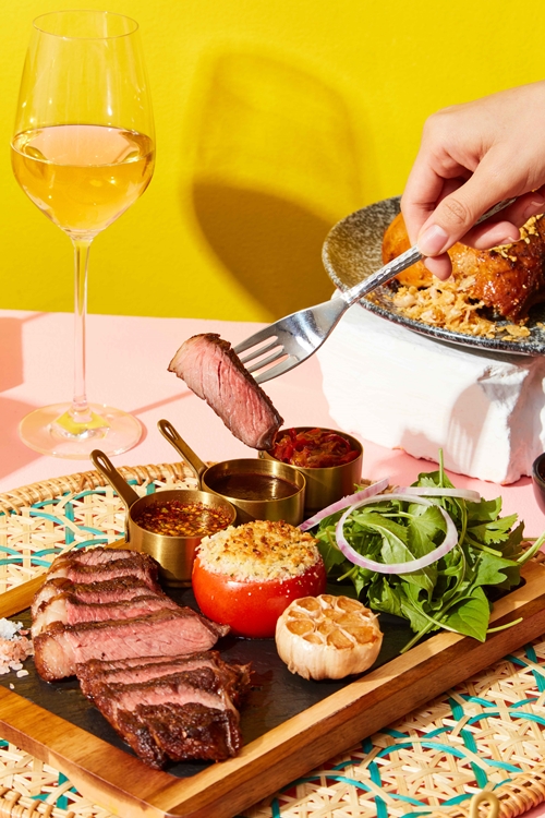 เอาใจคนรักเมนูเนื้อสัตว์และไวน์ กับโปรโมชั่น MEAT-ropolis และไวน์ไฟลท์ ที่ห้องอาหาร Bangkok' 78 โรงแรมสินธร มิดทาวน์ กรุงเทพฯ วีนแยทท์ คอลเล็คชั่น โรงแรมในเครือ IHG