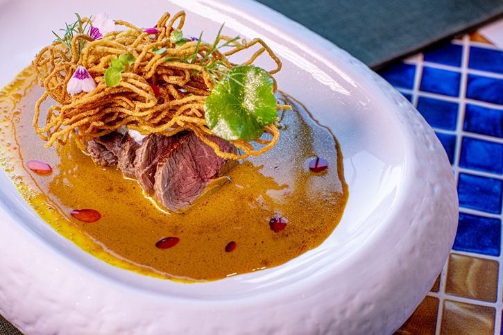 “สง่า” ห้องอาหารไทยซิกเนเจอร์แห่ง Centara Reserve Samui เมื่อมรดกทางวัฒนธรรมและอาหารไทยชั้นสูงมาบรรจบกับความสง่างาม 