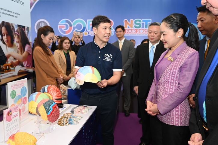 อว. ประกาศความพร้อมจัด 2 งานใหญ่แห่งปี “อว.แฟร์” - “มหกรรมวิทยาศาสตร์ฯ”  ชวนคนไทยปลดล็อกจินตนาการแห่งการสร้างสรรค์ เรียนรู้วิทยาศาสตร์แบบลงมือจริง คิดจริง สนุกจริง 