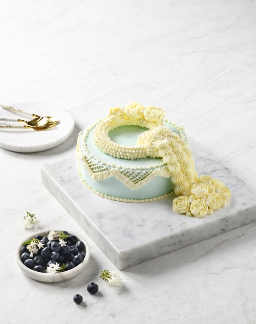 ฉลองเดือนแห่งวันแม่ ที่โรงแรมสินธร เคมปินสกี้ กรุงเทพฯ