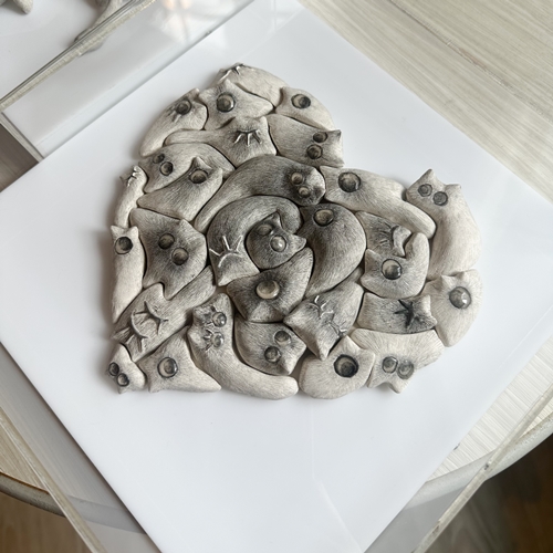 ผ่านไปแล้วกับการเปิดม่านนิทรรศการอย่างอบอุ่น โรงแรม The Salil Hotel Sukhumvit 57 นิทรรศการงานแสดงผลงานศิลปะที่เปิดให้เข้าชมฟรี ในบรรยากาศที่เต็มไปด้วยแรงบันดาลใจและงานศิลป์สุดสร้างสรรค์จากศิลปินอาทิคุณพรชัย เลิศธรรมศิริ ศิลปินจากเพจดัง DadWhatAreYouPainting