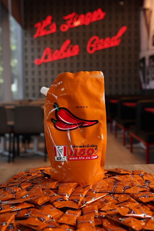 วันแม่ปีนี้ KFC มอบ ‘ซอสพริกจัมโบ้’ เอาใจคุณแม่ผู้ชอบเก็บ เพียงอิ่มอร่อยกับชุด ‘ออลสตาร์บักเก็ต’ ที่ KFC ทุกสาขา 3 วันเท่านั้น 10 - 12 สิงหาคม 2568