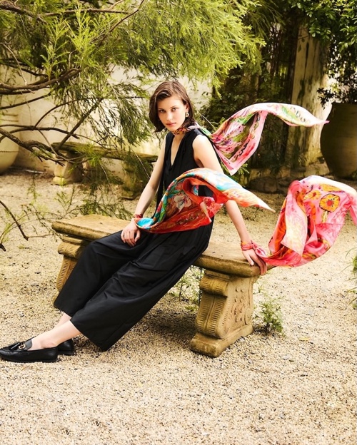 เปิดคอลฯ ผ้าพันคอลิมิเต็ดรับวันแม่! Jim Thompson X Juli Baker and Summer ดึงเสน่ห์งานแฮนด์เพนต์สดใสมาอยู่บนผ้าไหมสุดไอคอนิก