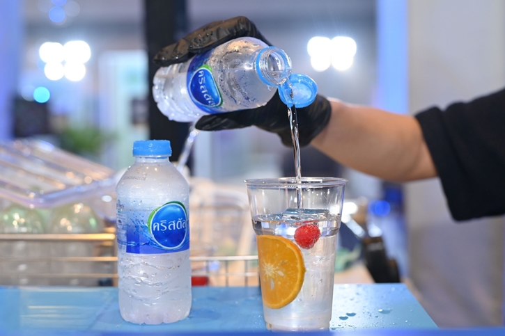 “คริสตัล” ครองแชมป์ตลาดน้ำดื่ม ชูนวัตกรรมการผลิตที่เป็นมิตรกับสิ่งแวดล้อม  พร้อมตอกย้ำความเป็นผู้นำด้านคุณภาพ ที่ส่งผลต่อสุขภาพกาย และใจ 