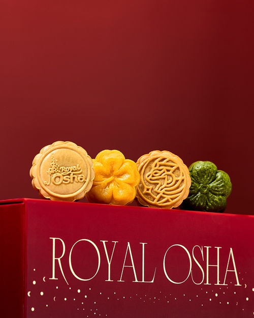 ขนมไหว้พระจันทร์ที่เป็นดั่งของขวัญจากจันทราสุดพรีเมียม ตามแบบฉบับ “รอยัล โอชา” พร้อมตอบรับกระแสมัทฉะเลิฟเวอร์ กับไส้มัทฉะพิสตาชิโอ