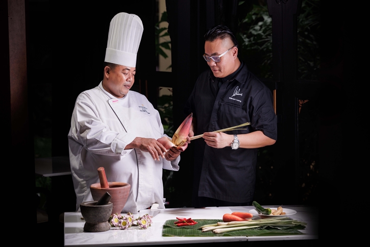 เรื่องเล่าจากสองครัวแห่งมิตรภาพ: สัมผัสประสบการณ์ “โฟร์แฮนด์ ดินเนอร์” การประสานสัมพันธ์ผ่านการรังสรรค์อาหารไทยและสิงคโปร์ โดยเชฟชื่อดังจากทั้งสองประเทศ ณ ห้องอาหารไทย ศาลาทิพย์