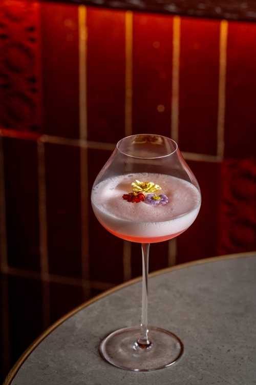 เปิดตัว Zbar โฉมใหม่ ณ เดอะ นาคา ไอแลนด์ ภูเก็ต สัมผัสเสน่ห์แสงยามเย็นและศิลปะการรังสรรค์ค็อกเทลร่วมสมัยในบรรยากาศสุดหรูเหนืออ่าวที่งดงาม