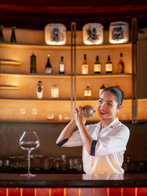 เปิดตัว Zbar โฉมใหม่ ณ เดอะ นาคา ไอแลนด์ ภูเก็ต สัมผัสเสน่ห์แสงยามเย็นและศิลปะการรังสรรค์ค็อกเทลร่วมสมัยในบรรยากาศสุดหรูเหนืออ่าวที่งดงาม