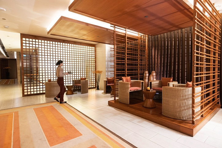 ผ่อนคลายอย่างล้ำลึกไปกับศาสตร์หินร้อนบำบัด 60 นาที ณ ชี่ แชงกรี-ลาสปา โรงแรมแชงกรี-ลา กรุงเทพฯ