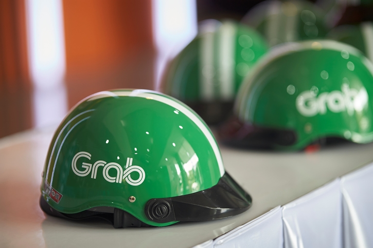 แกร็บ หนุน บก.จร. เดินหน้า “โครงการถนนปลอดภัย”  แจกหมวกกันน็อก 6,000 ใบให้คนขับ GrabBike ใน 5 หัวเมือง