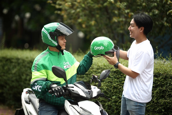 แกร็บ หนุน บก.จร. เดินหน้า “โครงการถนนปลอดภัย”  แจกหมวกกันน็อก 6,000 ใบให้คนขับ GrabBike ใน 5 หัวเมือง