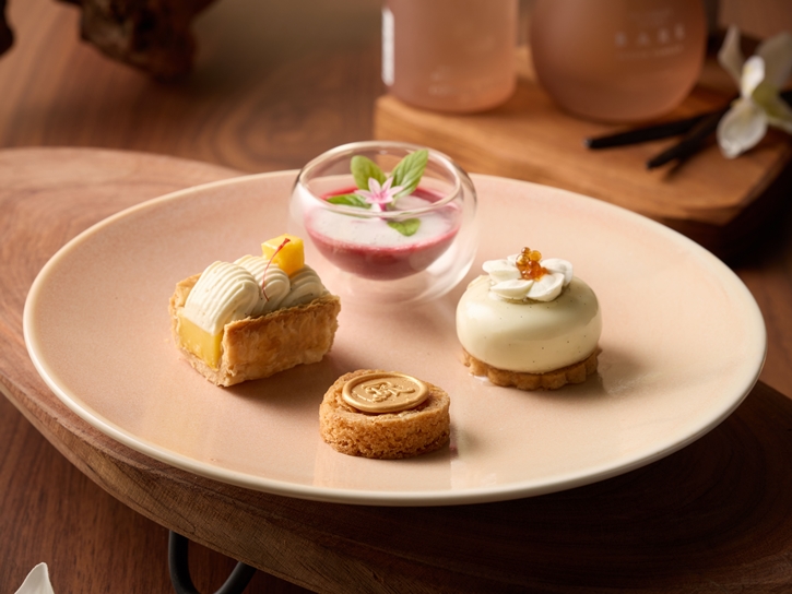 โรงแรมเดอะ เซนต์ รีจิส กรุงเทพฯ เผยโฉมชุดน้ำชายามบ่ายสุดเอ็กซ์คลูซีฟ แรงบันดาลใจคอลเลกชันล่าสุดจาก VICTORIA’S SECRET