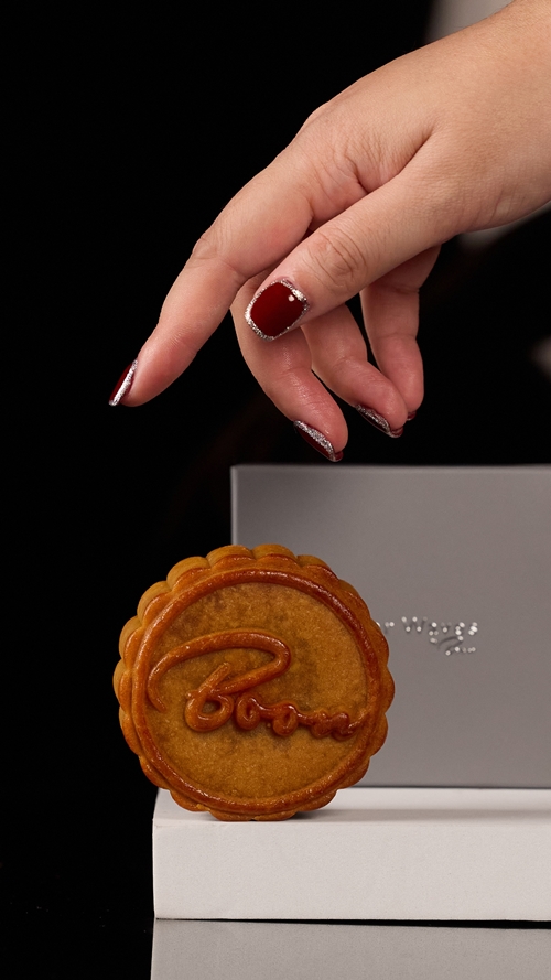 คอลเลกชั่นขนมไหว้พระจันทร์สุดเอ็กซ์คลูซีฟ  โดยเชฟมิชลิน โฮ ชี บูน Silver Waves by Boon